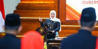 Lantik 134 Kepala Sekolah, Gubernur Khofifah Tegaskan Integritas dan Prestasi Pendidikan