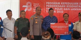 Peringati HUT ke-78 RI, PRPP Bagikan Bantuan Sosial untuk Purnawirawan TNI dan Polri di Tuban