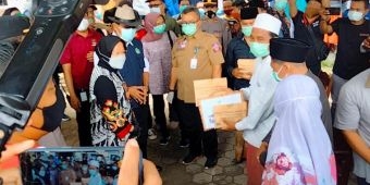 Kunjungi PP An-Nidhomiyah Pamekasan yang Tertimpa Longsor, Mensos Serahkan Sejumlah Bantuan