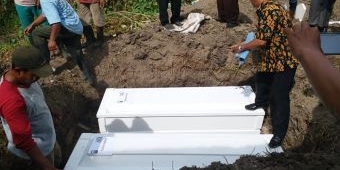 Dita Oepriyanto dan Dua Anaknya Dikubur di 'Makam Teroris' Sidoarjo