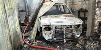 Percikan Listrik Picu Kebakaran Rumah dan Kios Bensin di Roomo Gresik, Dua Mobil Hangus