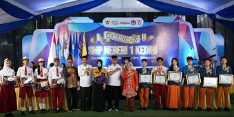 Vinanda Prameswati Nostalgia di Dies Natalis ke-75 SMPN 1 Kota Kediri
