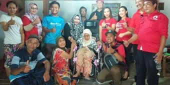 Peduli Sesama, Lisdyarita Kunjungi Lansia Sakit dan Renovasi Sekolah