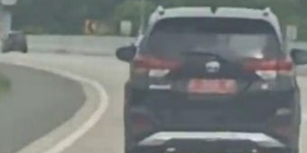 Viral di Medsos! Mobil Dinas Plat S Diduga Dipakai Mudik Melintas di Tol Lampung