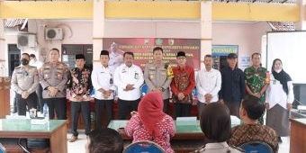 Kapolresta Sidoarjo Ingatkan Pelanggaran Pilkades saat Cangkrukan Kamtibmas di Desa Pamotan