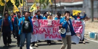 Desak Penanganan Pendangkalan Sungai Grindulu, Massa PMII Geruduk Kantor Bupati dan DPRD Pacitan