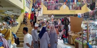 Pengunjung Pasar Membeludak, Kesadaran Pakai Masker Rendah