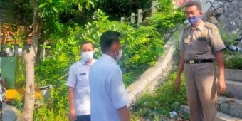 Parkir Peziarah Makam Sunan Giri Kumuh, Camat Kebomas Cek Lokasi