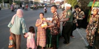 Berbagi saat Ramadan, GM FKPPI Sidoarjo Tebar Ratusan Paket Takjil