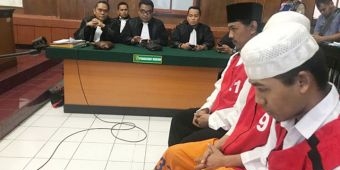 ​Sidang Ditunda, Keluarga Terdakwa Kasus Pembakaran Mapolsek Tambelangan Kecewa