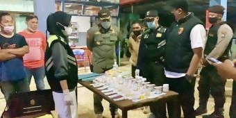 Cegah Covid-19 dan Narkoba, Tim Pamor Keris Bersama Satresnarkoba Polres Batu Gelar Tes Urine Acak