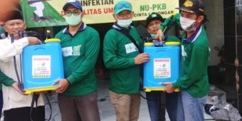 Peduli Pencegahan Covid-19, PKB dan NU Lamongan Semprotkan Disinfektan ke 9 Kecamatan