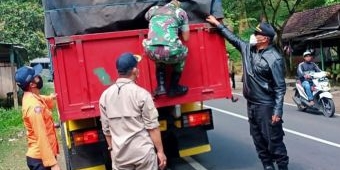 Antisipasi PMK, Polres Batu Lakukan Penyekatan Angkutan Hewan Ternak di Perbatasan Kediri - Malang