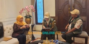 Ikuti Proses Coklit di Kediamannya, Khofifah: Sangat Penting dalam Proses Pilkada Serentak