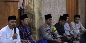 Jajaran Polres Ngawi dan Forkopimda Ikuti Salat Tarawih Bersama Masyarakat