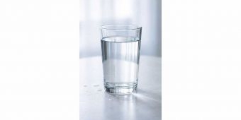 4 Manfaat Minum Air Putih Setelah Bangun Tidur