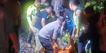 Diduga Lalai, Pemotor  Tewas Tertabrak KA Barang di Perlintasan Plaosan Babat Lamongan