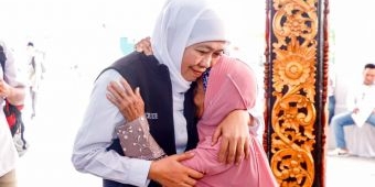 Khofifah Salurkan Bantuan dan Zakat Produktif Rp24 M, Termasuk untuk Korban Campak