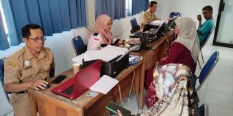 Dinas PMPTSP Jombang Beri Pendampingan NIB untuk UMKM di Kawasan Wisata Religi Makam Gus Dur