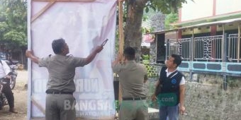 Ratusan APK Caleg Dicopot Panwas Karena Melanggar Aturan