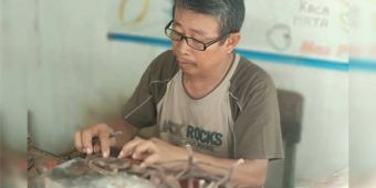 Meski Omzet Turun, Usaha Sepuh Emas di Pacitan Masih Tetap Eksis 
