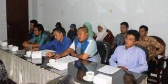 Ijazah DItolak, Puluhan PNS Alumni UWKS Wadul ke Komisi IV DPRD Bondowoso
