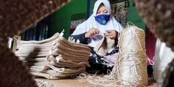 Mengintip Aktivitas Warga Gayam Bojonegoro dalam Merajut Ekonomi di Tengah Pandemi