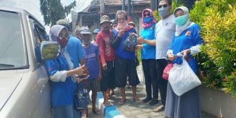 GD Community SMPN 1 Po'84 Bagikan Sembako kepada Warga Terdampak Covid-19