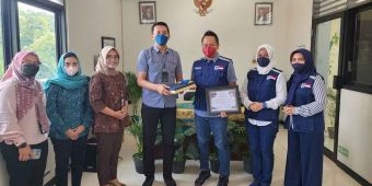 Tekan Stunting di Surabaya, Bandell Lighting Beri Bantuan untuk Warga