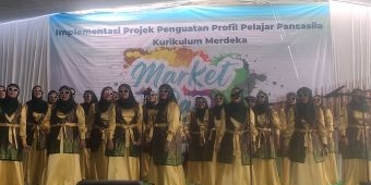 Asah Jiwa Entrepreneur, MI dan MTs Bilingual Muslimat Pucang Sidoarjo Gelar Market Day