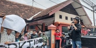 Pemecatan PPS Desa Klapayan Dianggap Cacat Administrasi, Warga Demo Bawaslu Bangkalan