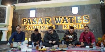 Bupati Kediri Nikmati Kuliner Malam di Pasar Wates