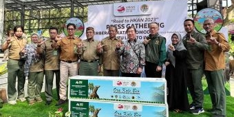 KLHK Lepas 6 Komodo yang Dikembangbiakan TSI dan PT Smelting ke Cagar Alam Wae Wuul