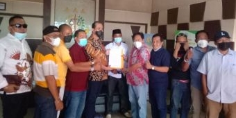 Puluhan Aktivis LSM Datangi DPRD Pasuruan, Pertanyakan Pengawasan Anggaran Covid-19