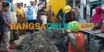 Bangun Jaringan Pipa SPAM, Langkah Bupati Gresik Atasi Air Bersih di Duduksampeyan