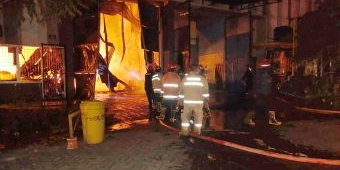 Pabrik Cat di Pergudangan Safe N Lock Sidoarjo Terbakar, Dua Orang Terluka