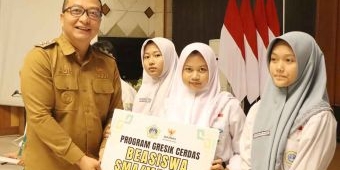 Baznas Salurkan Beasiswa dan Bantuan Rp1,86 Miliar di Gresik