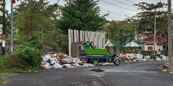 Menumpuk hingga ke Jalan, Halaman Belakang SGB Seperti Wisata Sampah