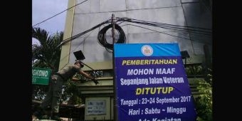 Dispol PP Gresik 'Sapu' Reklame Bodong di Kawasan Perkotaan 