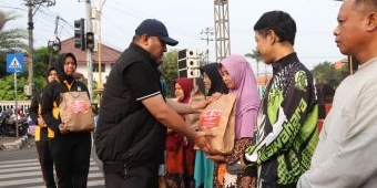 Hari Bhayangkara ke-79, Polres Tuban Ajak Warga Senam Bersama dan Gelar Bhakti Pelayanan di CFD