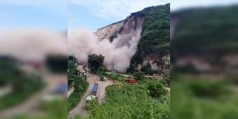 Korban Longsor di Puger Belum Ditemukan, Tim Pencarian Ledakkan Tebing Gunung Kapur