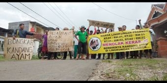 Tak Miliki Izin dan Bikin Bau, Puluhan Warga Siman Ponorogo Tuntut Pembongkaran Kandang Ayam