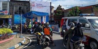 Satlantas Polres Batu Gelar Vaksinasi Drive Thru saat Operasi Zebra Semeru 2021