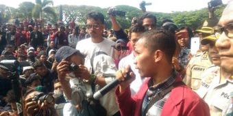 Demo Ribuan Mahasiswa di Malang, Polisi Semprotkan Water Canon