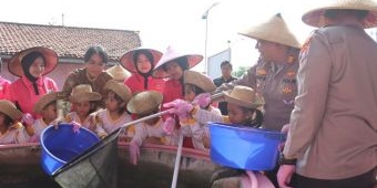 Kapolres dan Ketua Bhayangkari Pamekasan Lakukan Panen Lele dan Tanaman Hortikultura
