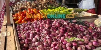 Harga Sembako di Surabaya Hari Ini Merosot, Tomat dan Bawang Merah Turun Jadi Segini