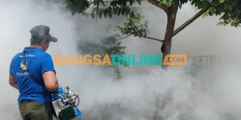 Cegah Penderita DBD Bertambah, Nasdem Peduli Lakukan Fogging Pemukiman Warga di Kediri