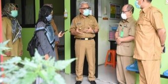 Tinjau Puskesmas Sooko Pasca Meninggalnya Nakes, Pjs Bupati Minta Penyintas Jadi Agen Perubahan