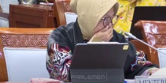 ​Risma Menangis Ketika Dengar Lansia 90 Tahun di Magetan Tak Terima Bansos