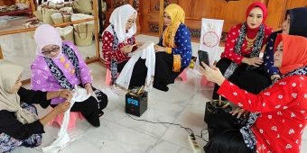 Kagumi Merico Bolong, Koleksi Batik IKM Kota Mojokerto Diserbu Istri Pj Kepala Daerah se-Jatim